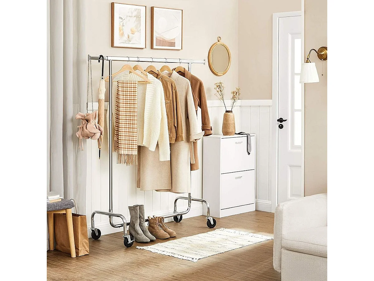 Porta abiti con asta estensibile da 110-150 cm su ruote