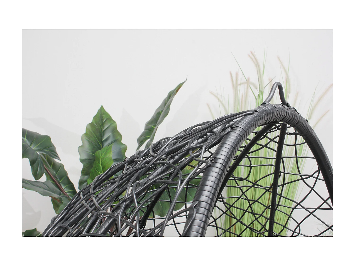 Ei-Sessel mit Fuß aus Kunstharz mit Rattan-Effekt, schwarz JANE