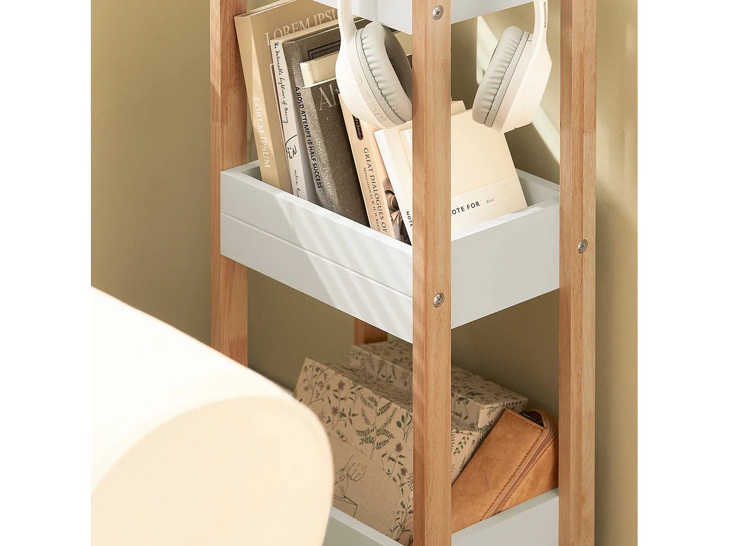 SoBuy FRG226-WN badkamerrek in wit/rubberhout staand rek keukenrek met 3 opbergvakken BHT