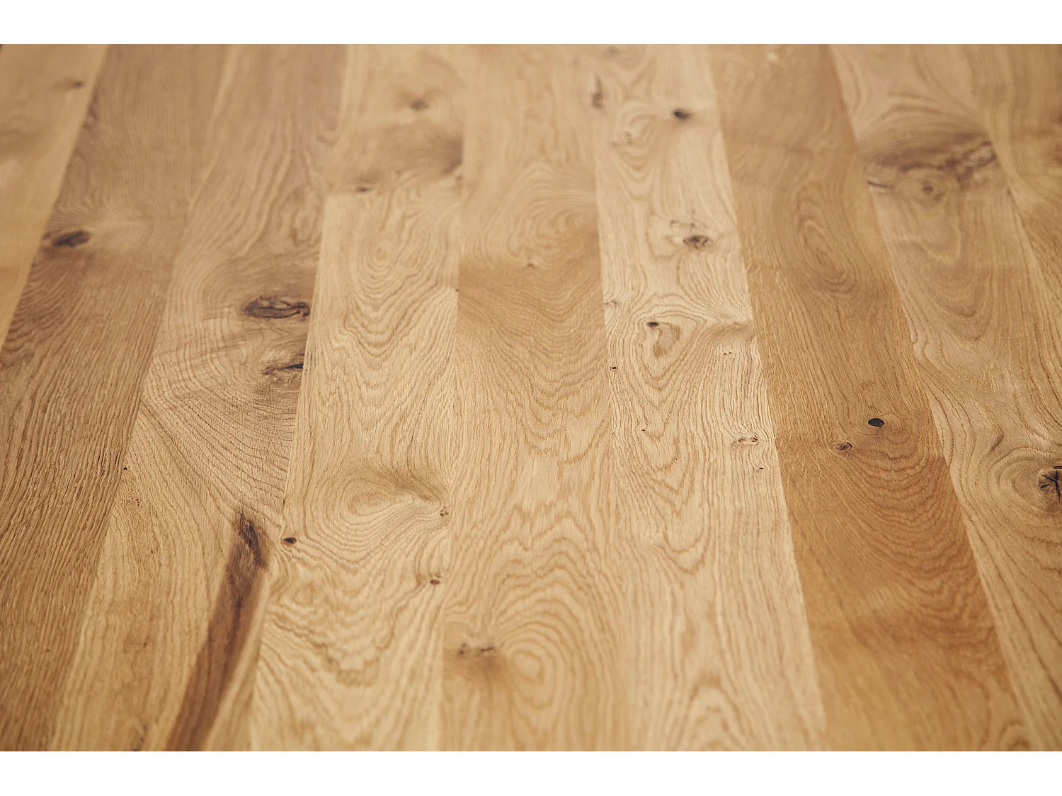 VENTO - Couchtisch aus Wildeiche, naturgeölt 90x90