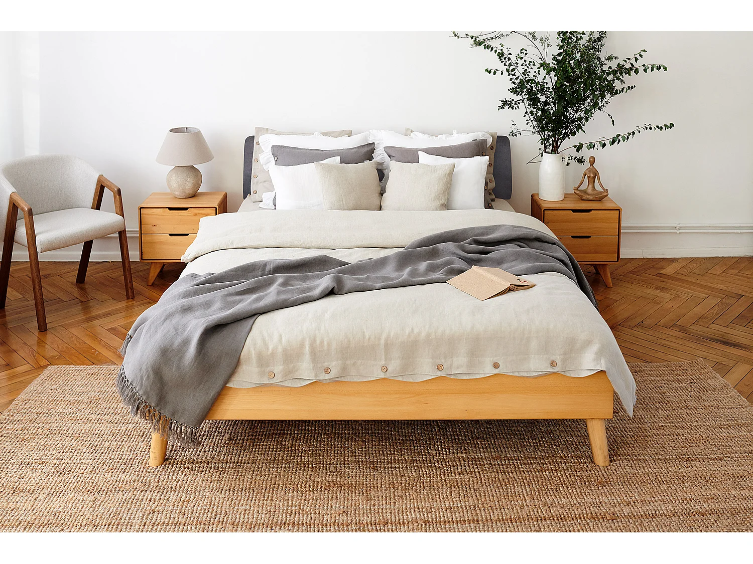 GREG - Bett mit Polsterkopfteil aus Kernbuche, naturgeölt 180x200