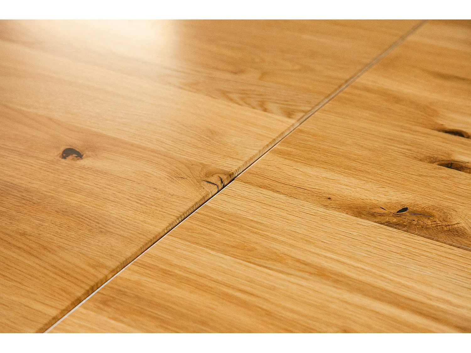 VENTO - Tisch mit Ausziehfunktion aus Wildeiche, naturgeölt 100x200