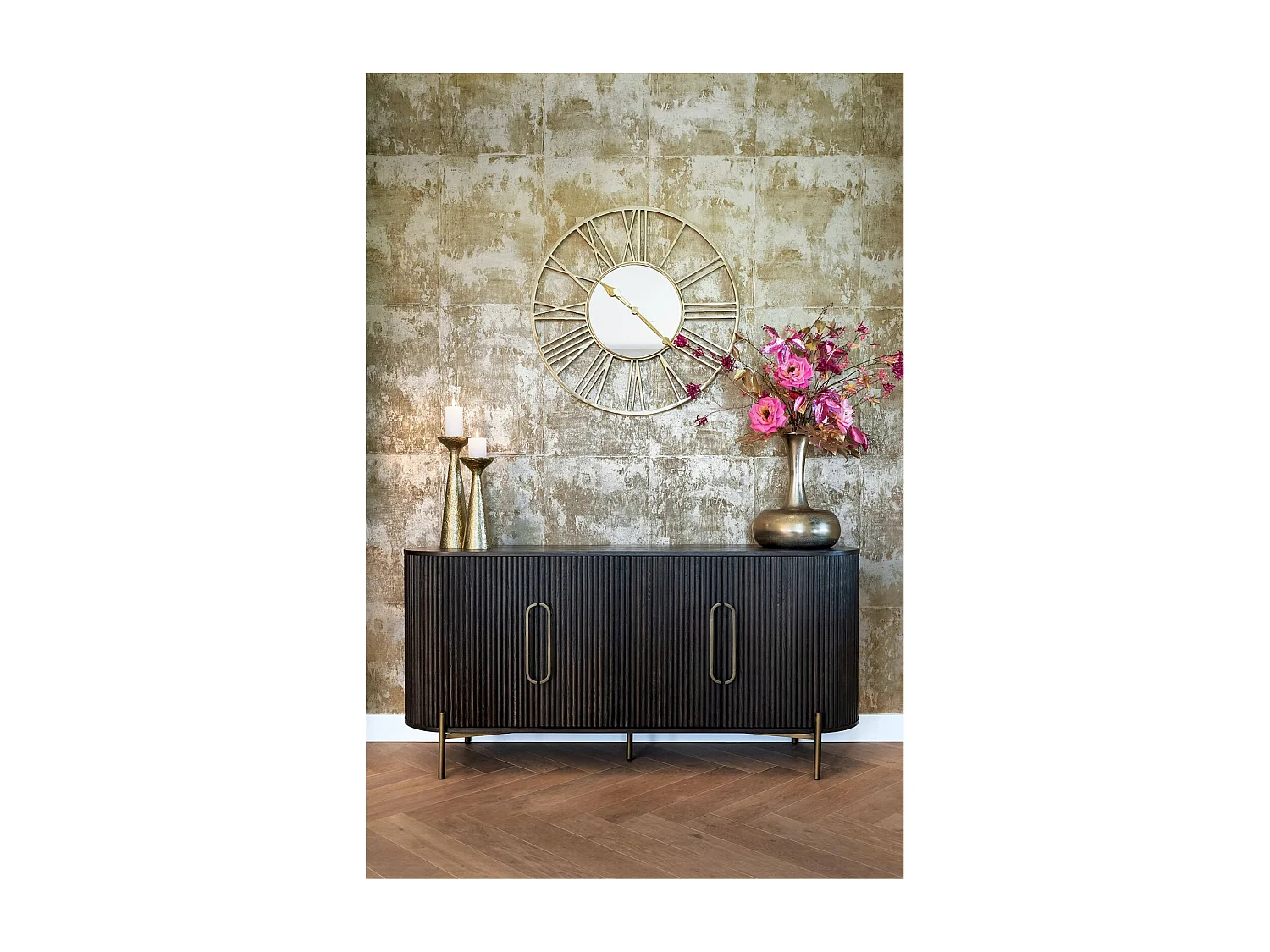 Buffet contemporain en brun foncé avec finition striée