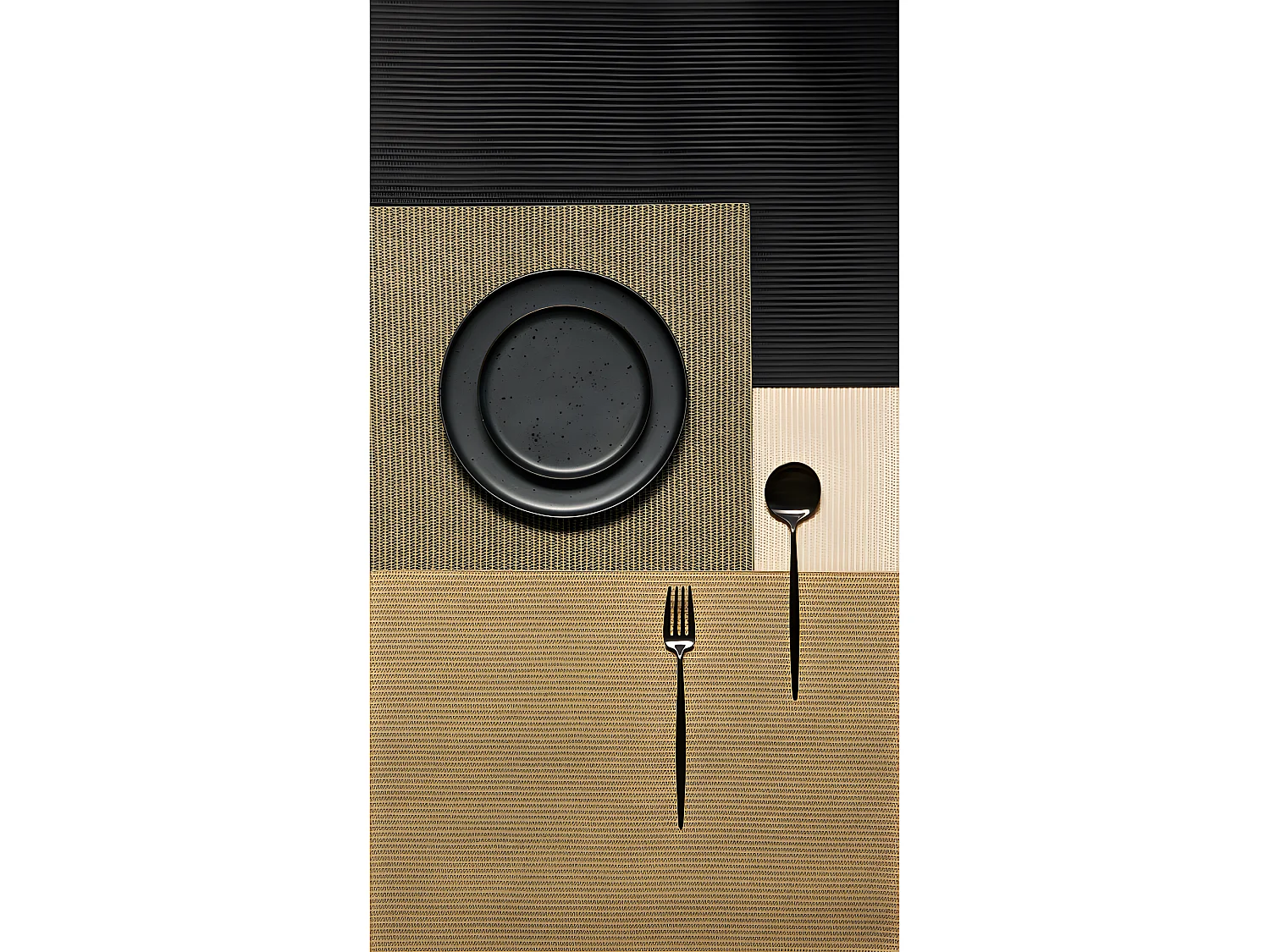 Mantel individual áspero negro 46x33cm