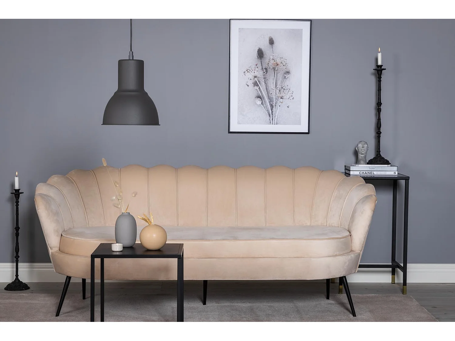 Nice canapé 3 personnes en velours, beige.