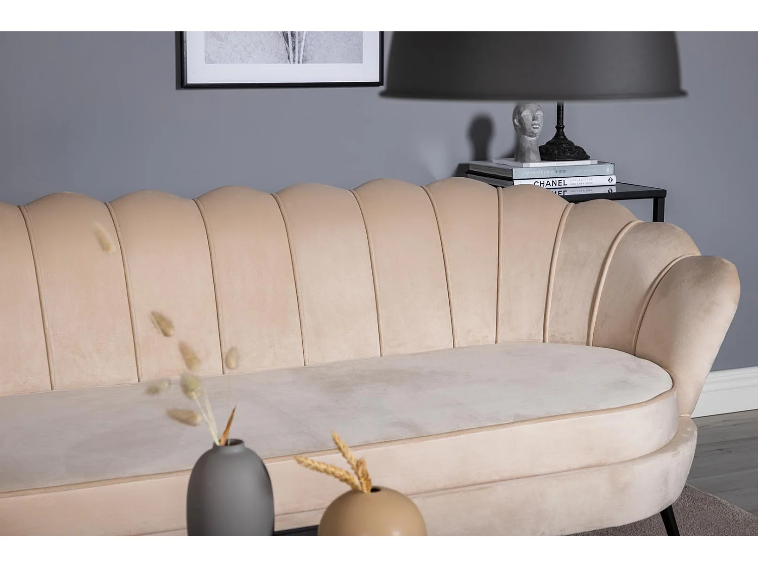 Nice canapé 3 personnes en velours, beige.