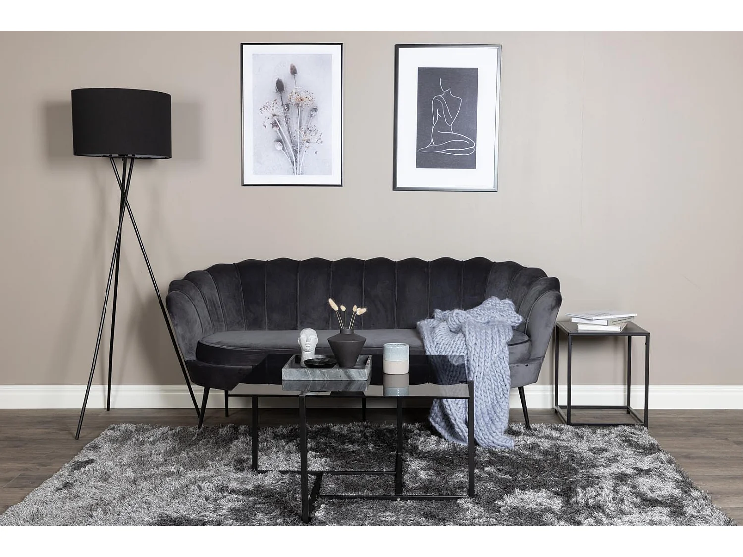 Nice canapé 3 personnes en velours, gris.