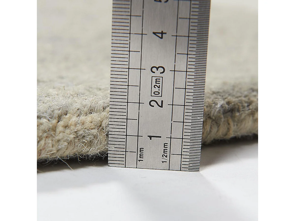 tapis salon 120x170 fait main en laine gris et crème motif géométrique