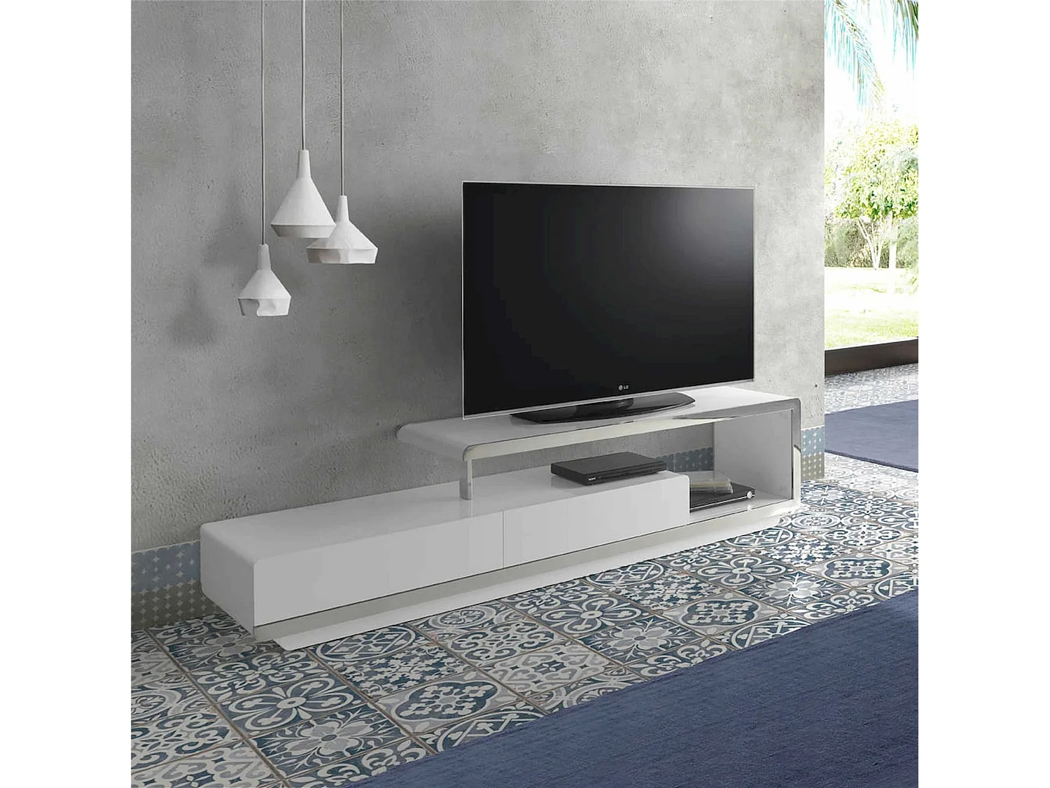 Meuble TV laqué avec façade acier inoxydable