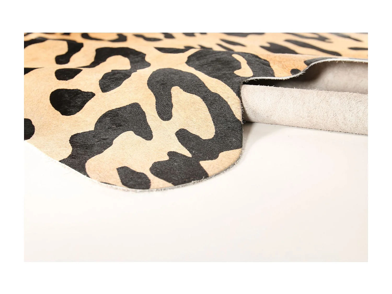 Peau de vache amazon jaguar 3-4m2 jaune noir