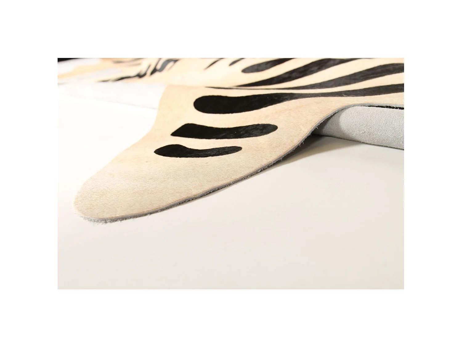 Peau de vache safari zèbre 3-4m2 blanc noir