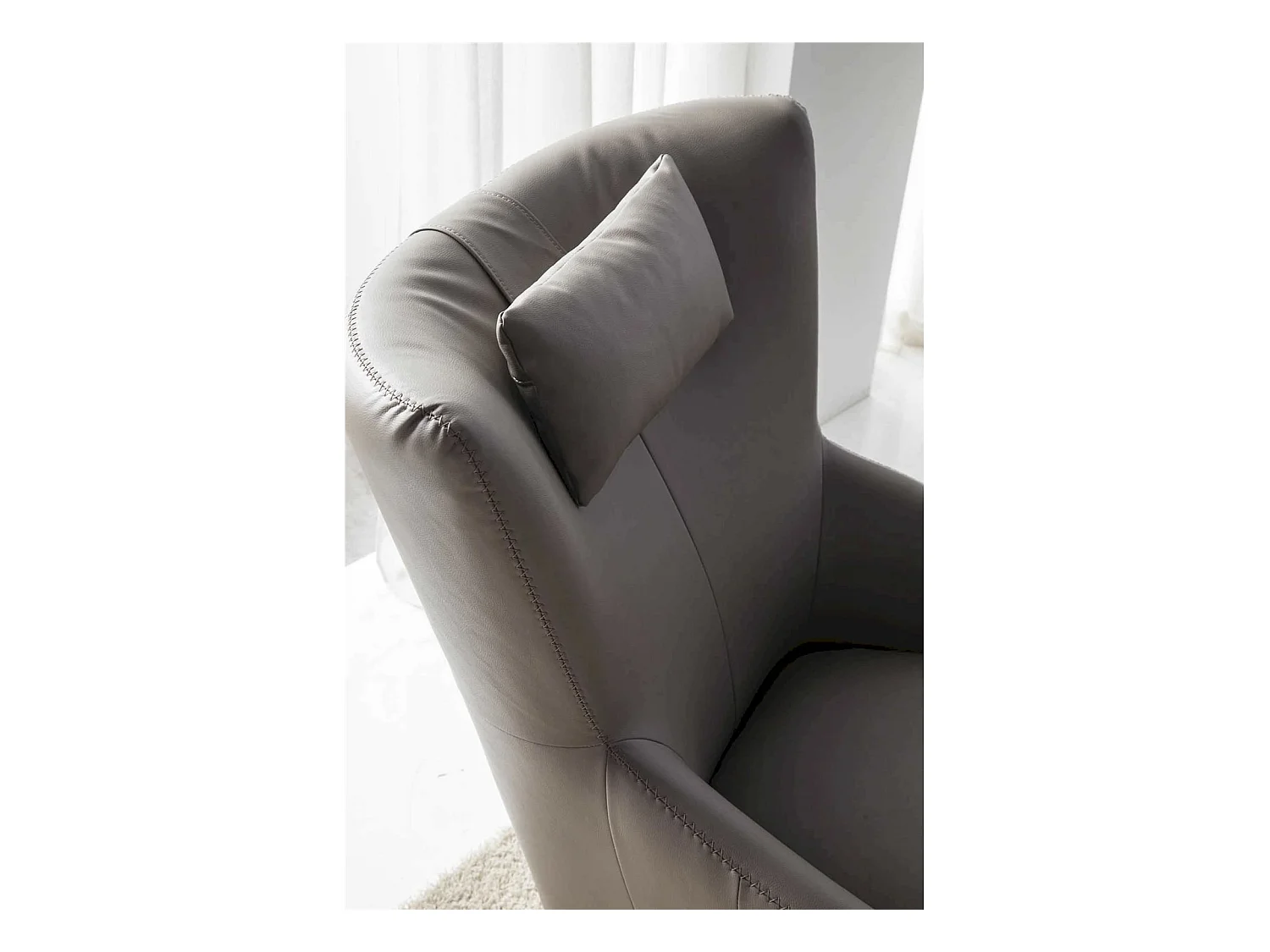 Fauteuil rotatif rembourré en similicuir avec pieds acier inoxydable