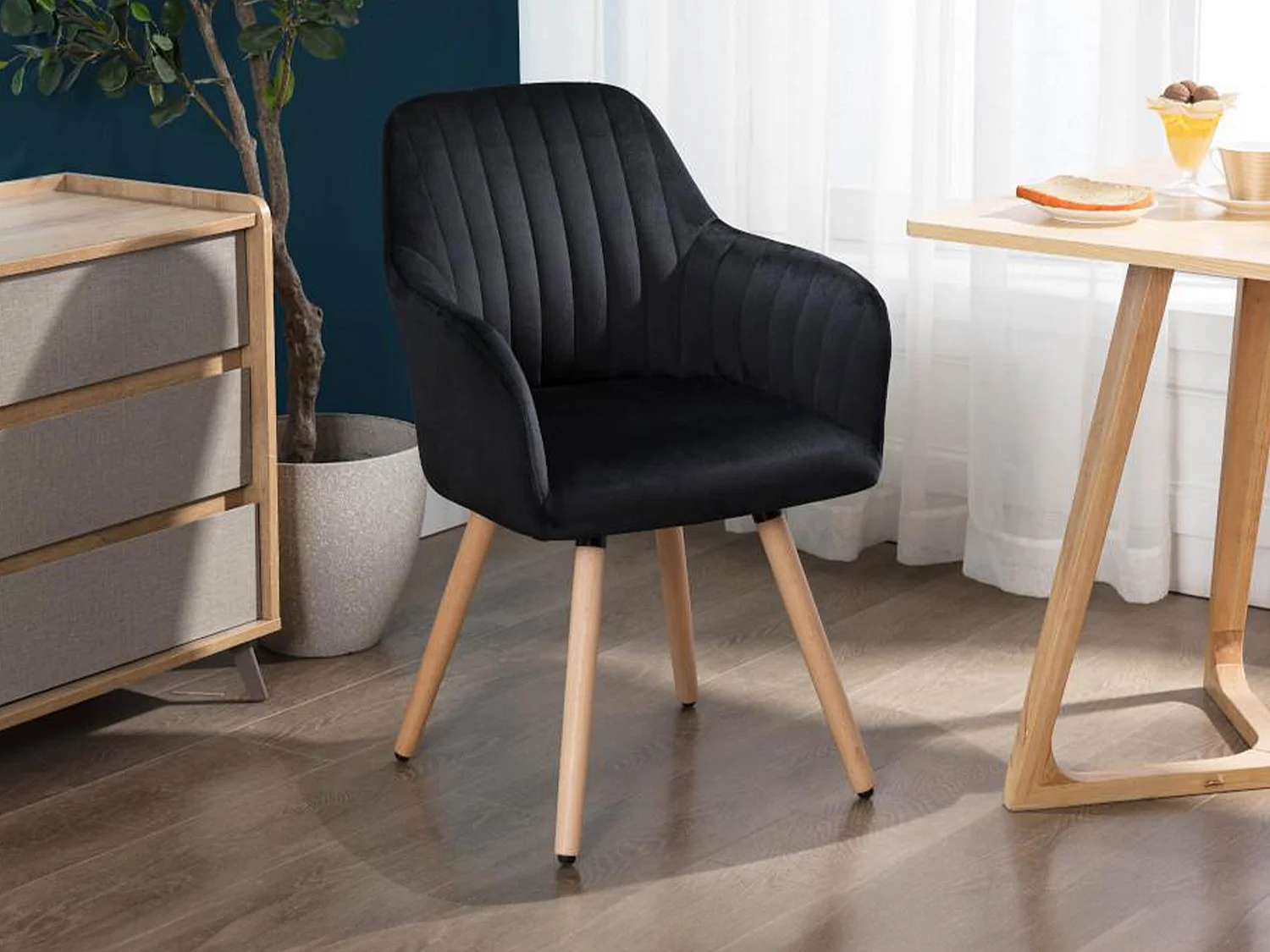 Chaise avec accoudoirs en velours et pieds bois de hêtre - Noir - ELEANA