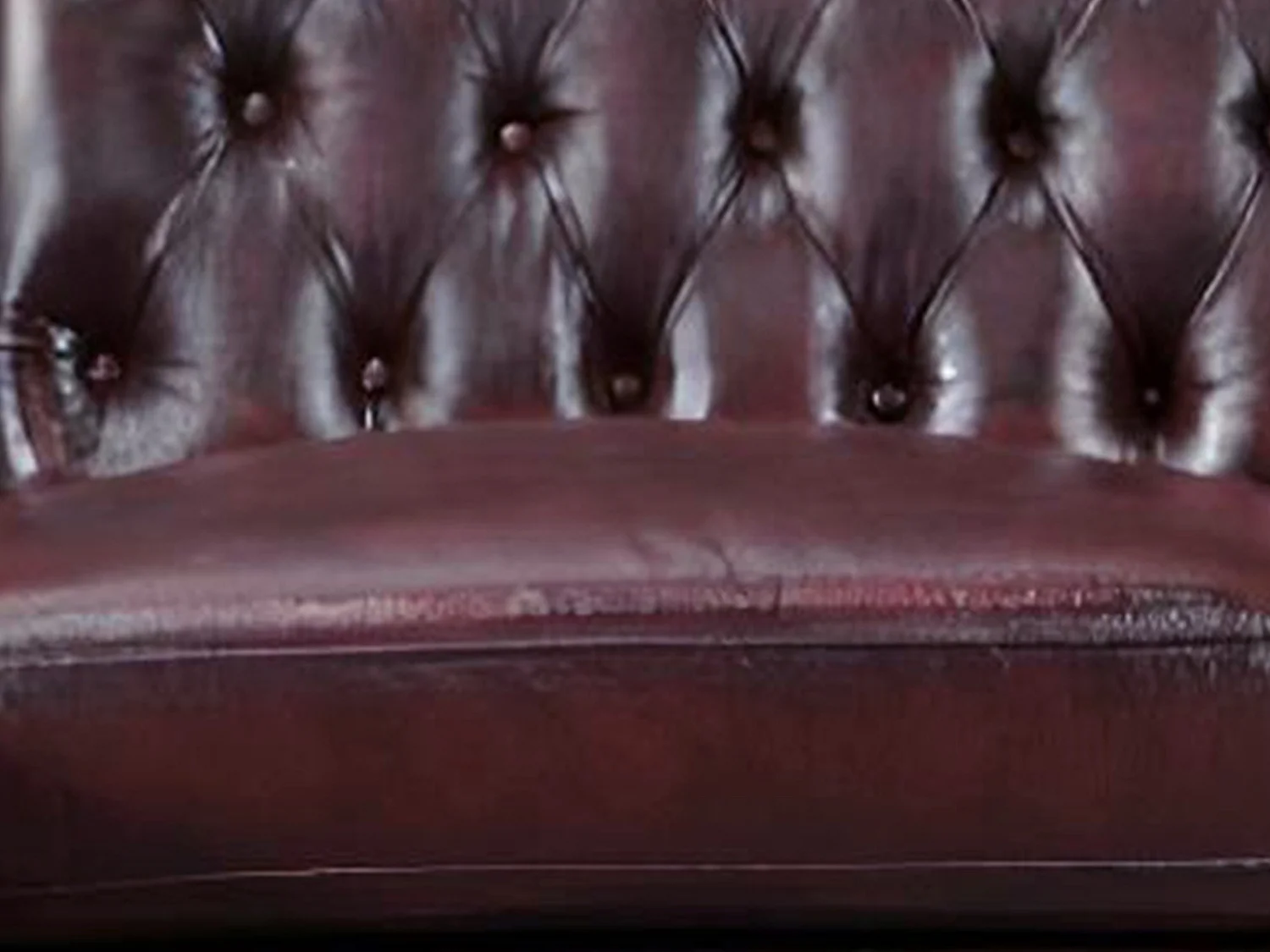 Canapé d'angle chesterfield BRENTON 100% cuir de buffle - Bordeaux- Angle droit