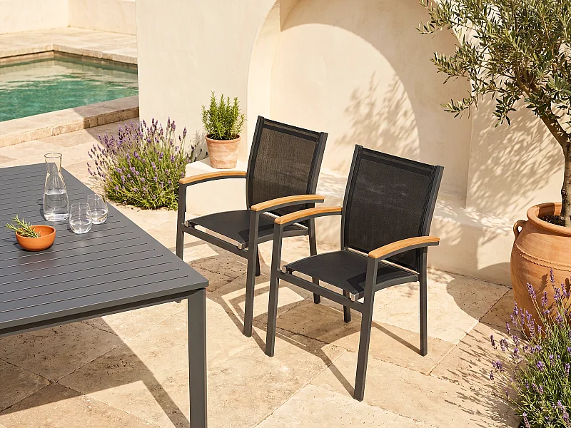 Lot de 2 fauteuils de jardin empilables en aluminium et textilène - Anthracite et accoudoirs acacia - TAIPIVAI de MYLIA