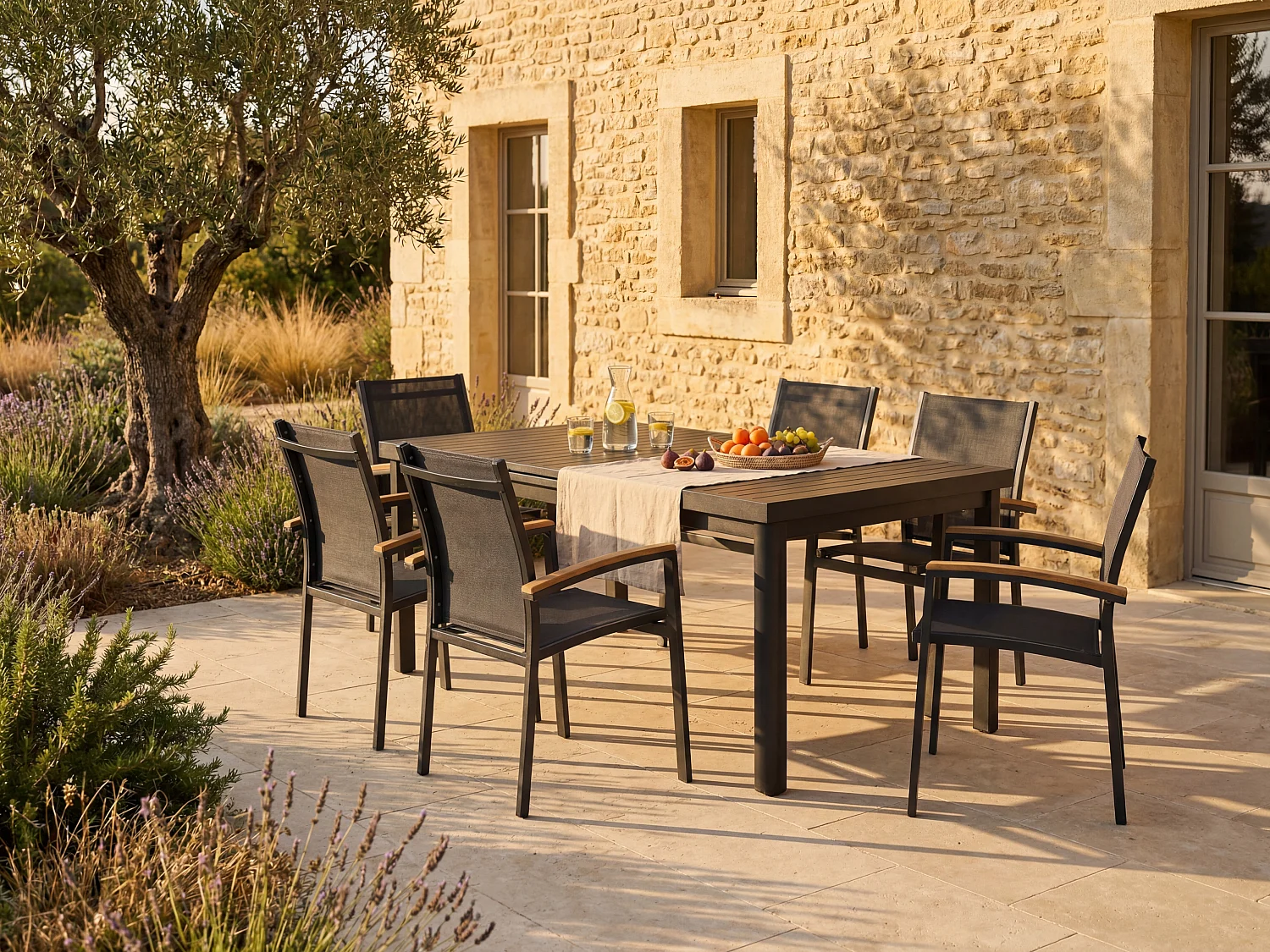 Salle à manger de jardin en aluminium : une table extensible L.180/240cm et 6 fauteuils empilables avec accoudoirs acacia - Anthracite - NAURU de MYLIA