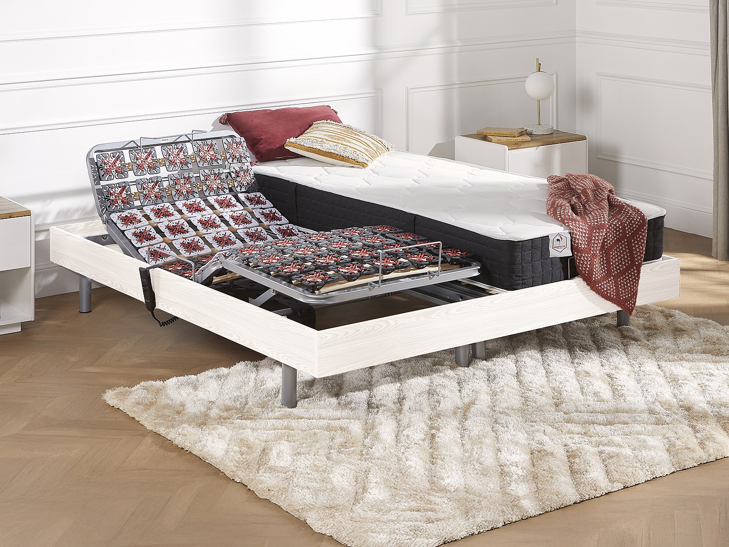 Regulerbar seng 2 x 80 x 200 cm med pocketfjærer og memory foam madrass hvit PHANES av YSMÉE