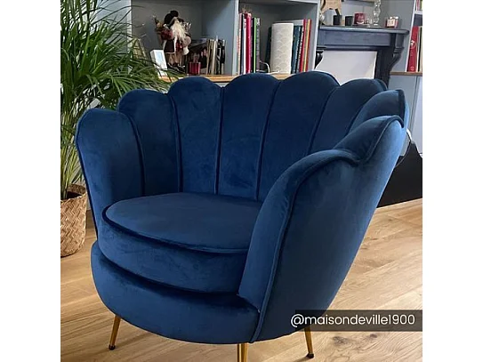 Fauteuil coquillage en velours bleu nuit DANDELION de Pascal Morabito
