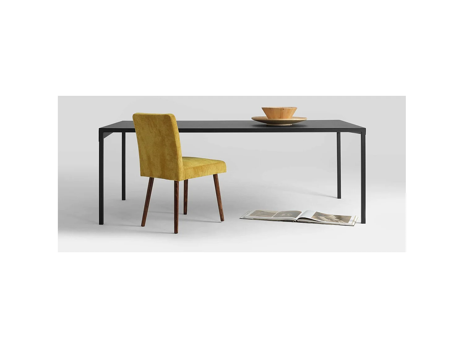 Table Minimaliste en Métal - Design Épuré et Contemporain