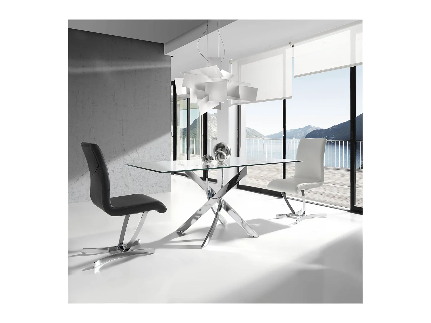 Table à manger base acier inoxydable plateau verre trempé