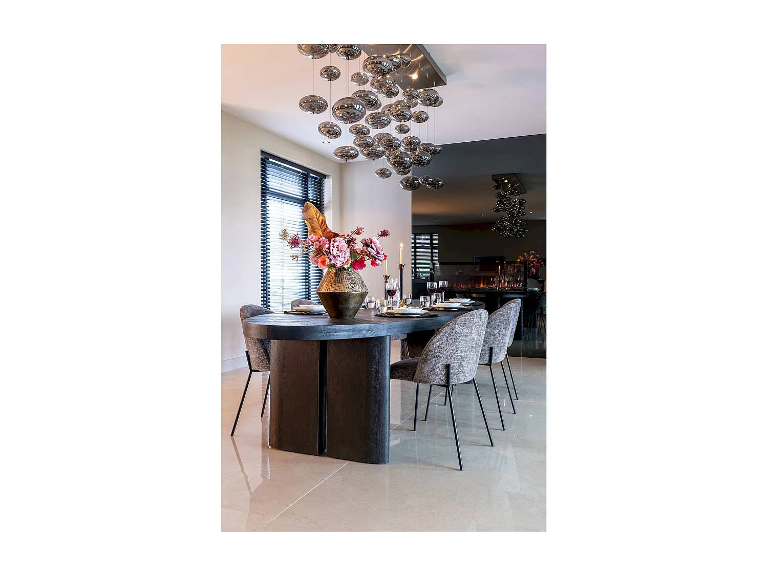 Table à Dîner Ovale en Bois Sombre avec Motif Chevron