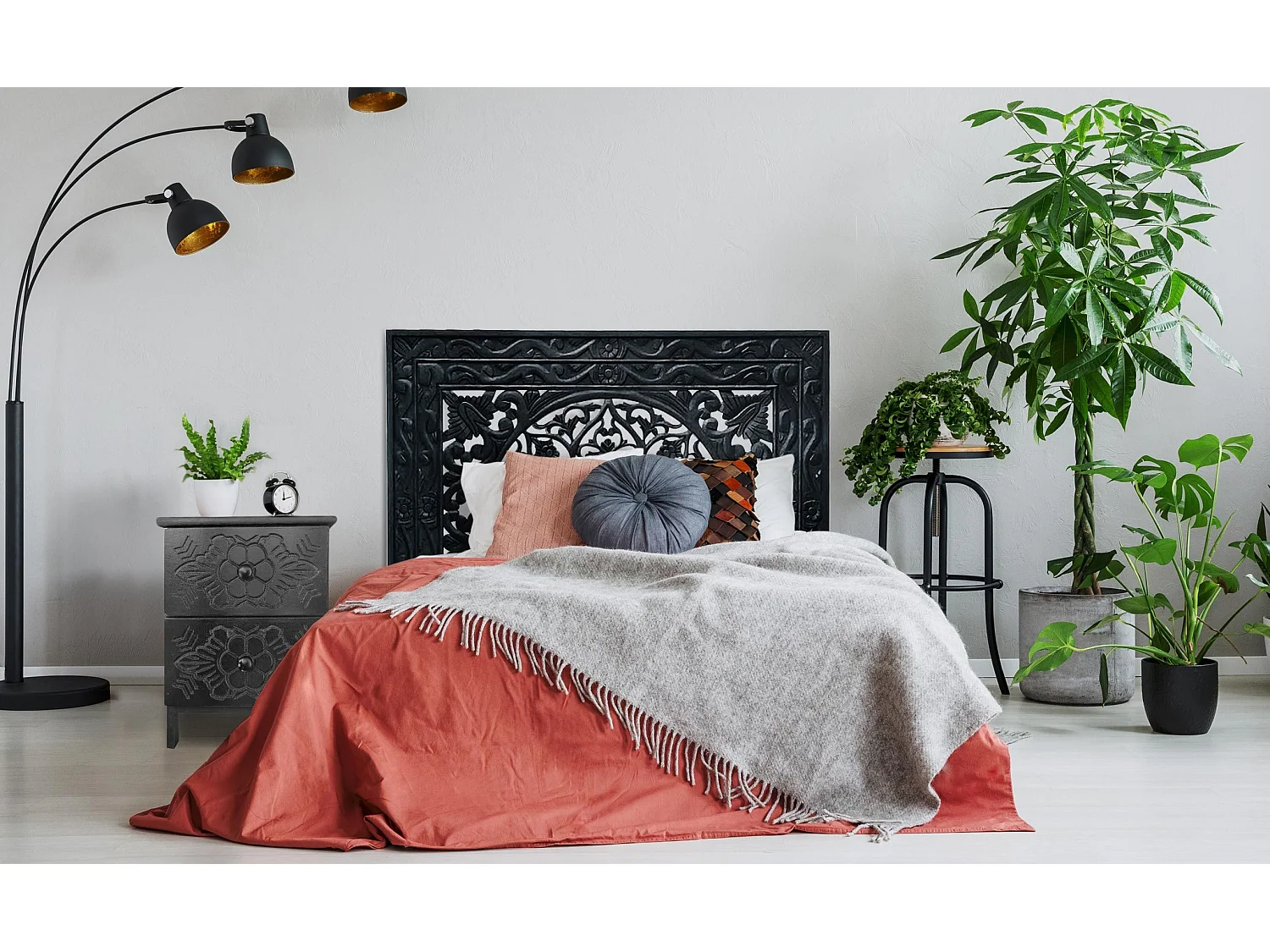 Table de chevet sculptée style marocain Chevignon L36cm Bois Noir