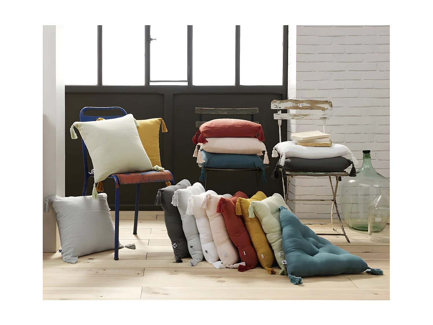 OUREA - Coussin Déhoussable 40x40cm avec Pompons Gaze de Coton Vert d'Eau