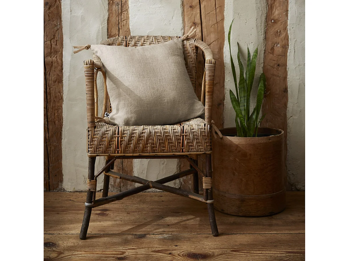 MARGAUX - Coussin Déhoussable 45x45cm avec Pompons Lin Lavé Coloris Sable