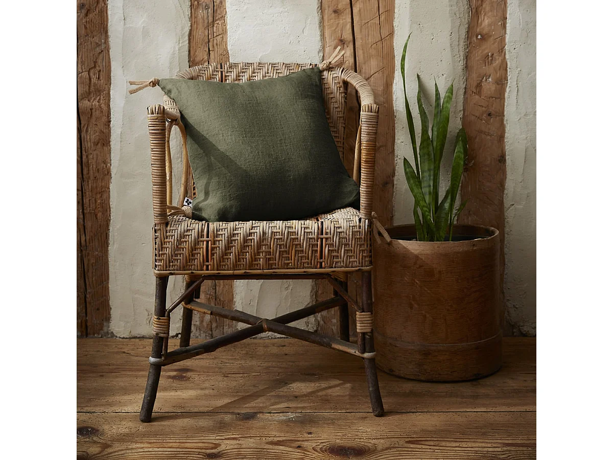 MARGAUX - Coussin Déhoussable 45x45cm avec Pompons Lin Lavé Coloris Thym