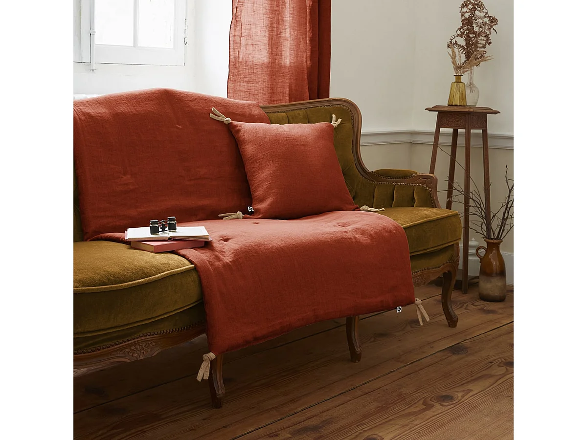 MARGAUX - Coussin Déhoussable 45x45cm avec Pompons Lin Lavé Coloris Paprika