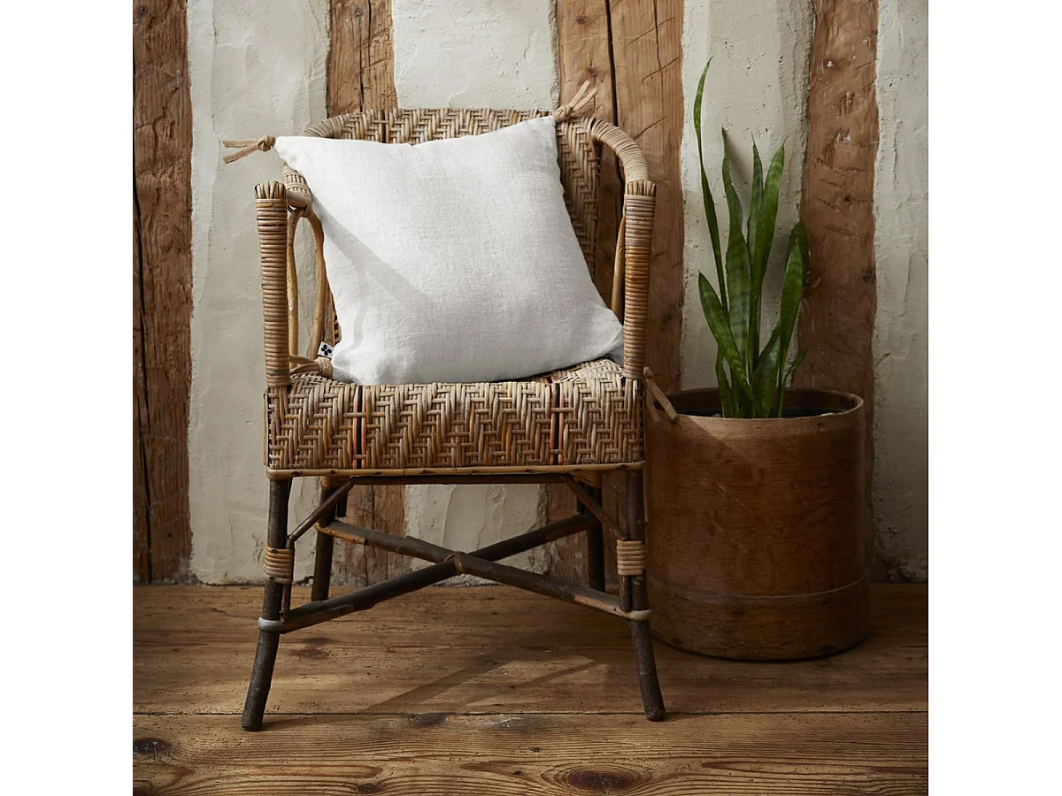 MARGAUX - Coussin Déhoussable 45x45cm avec Pompons Lin Lavé Coloris Craie