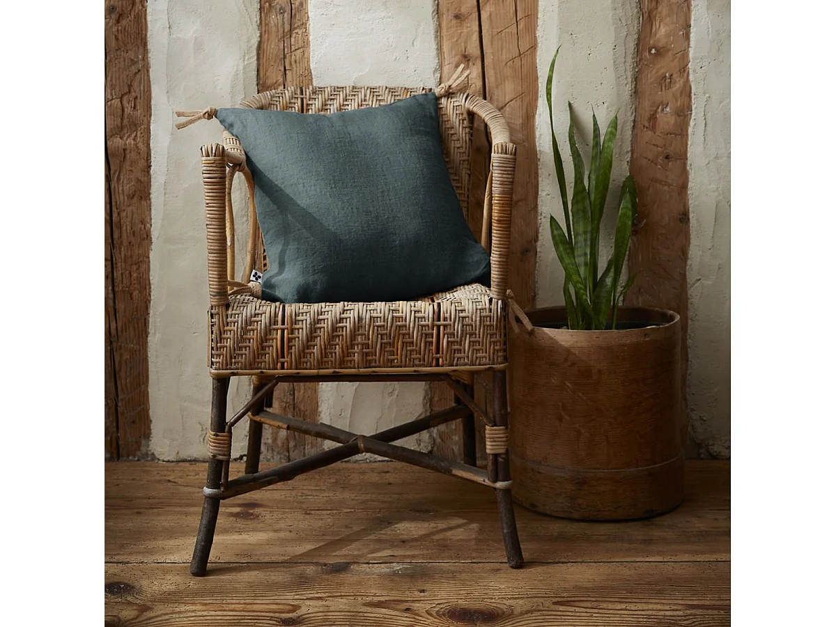 MARGAUX - Coussin Déhoussable 45x45cm avec Pompons Lin Lavé Coloris Ardoise