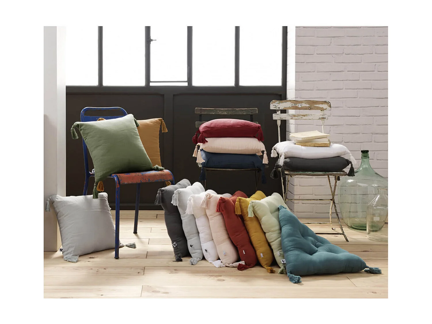 OUREA - Coussin Capitonné 40x40cm avec Pompons Gaze de Coton Pampa