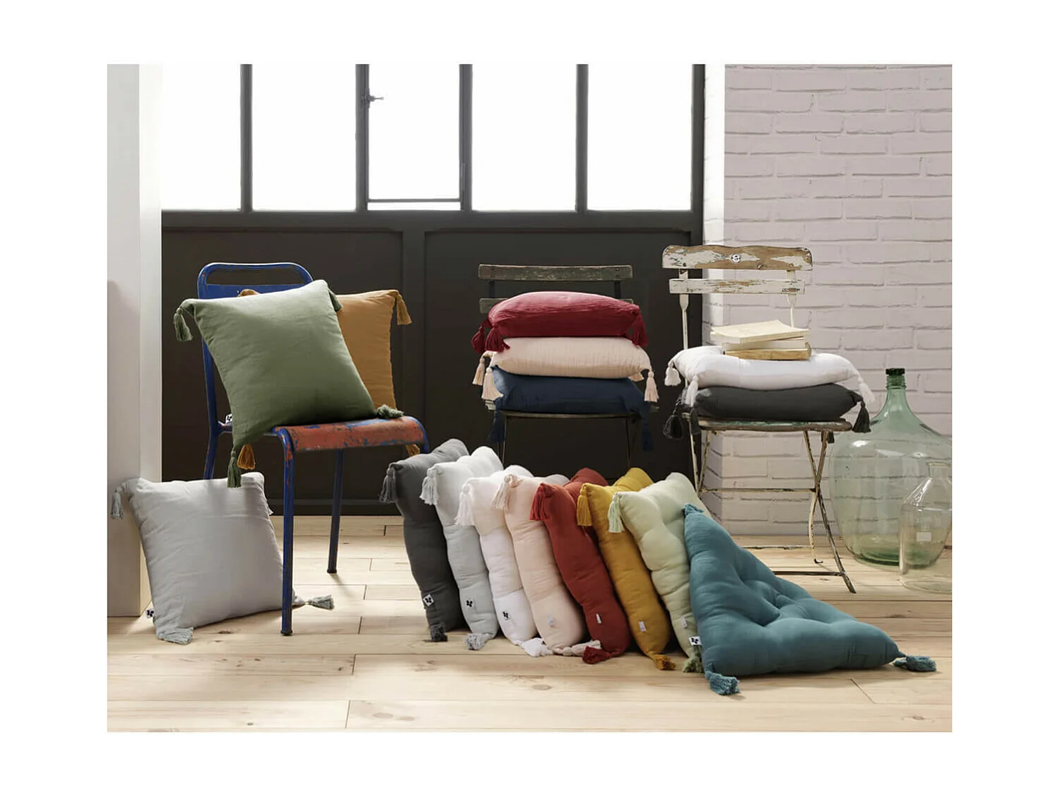 OUREA - Coussin Déhoussable 40x40cm avec Pompons Gaze de Coton Pampa