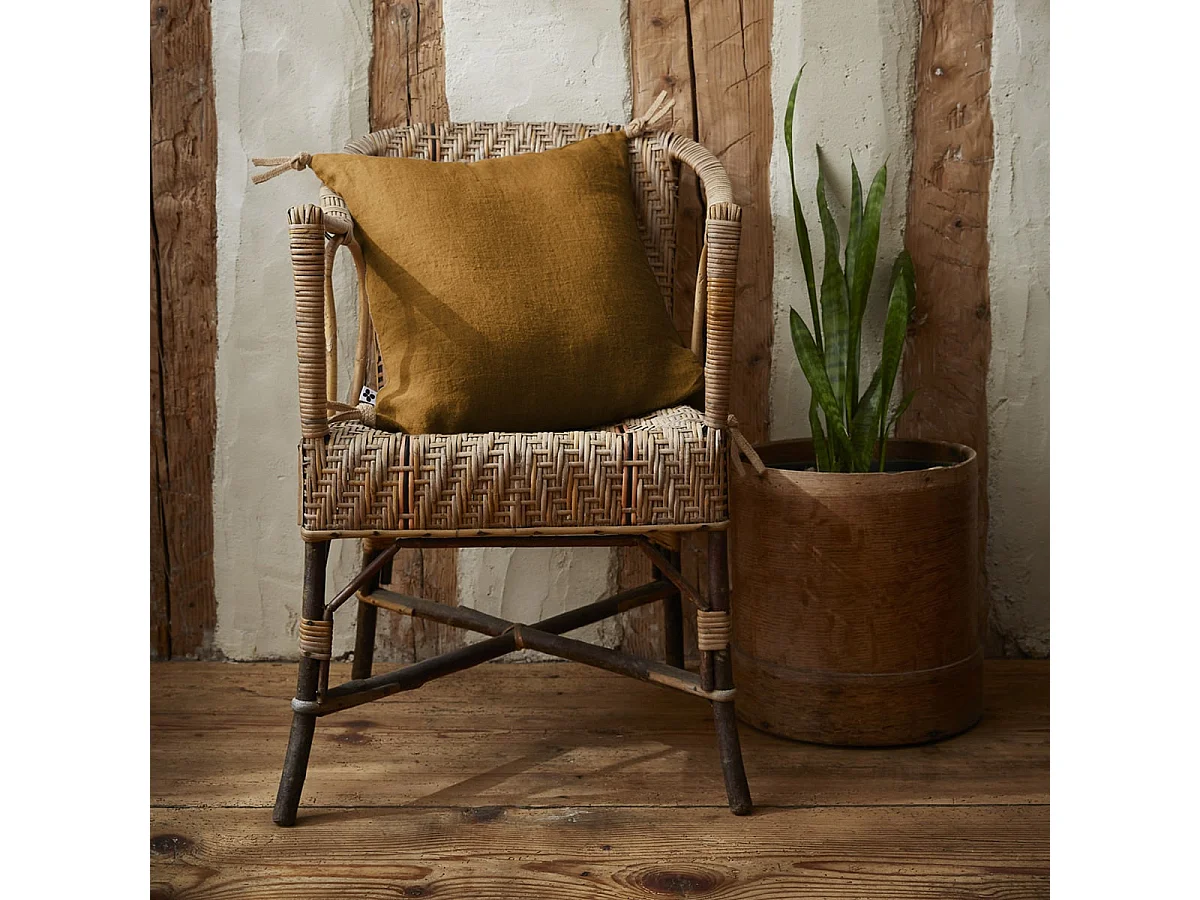 MARGAUX - Coussin Déhoussable 45x45cm avec Pompons Lin Lavé Coloris Caramel