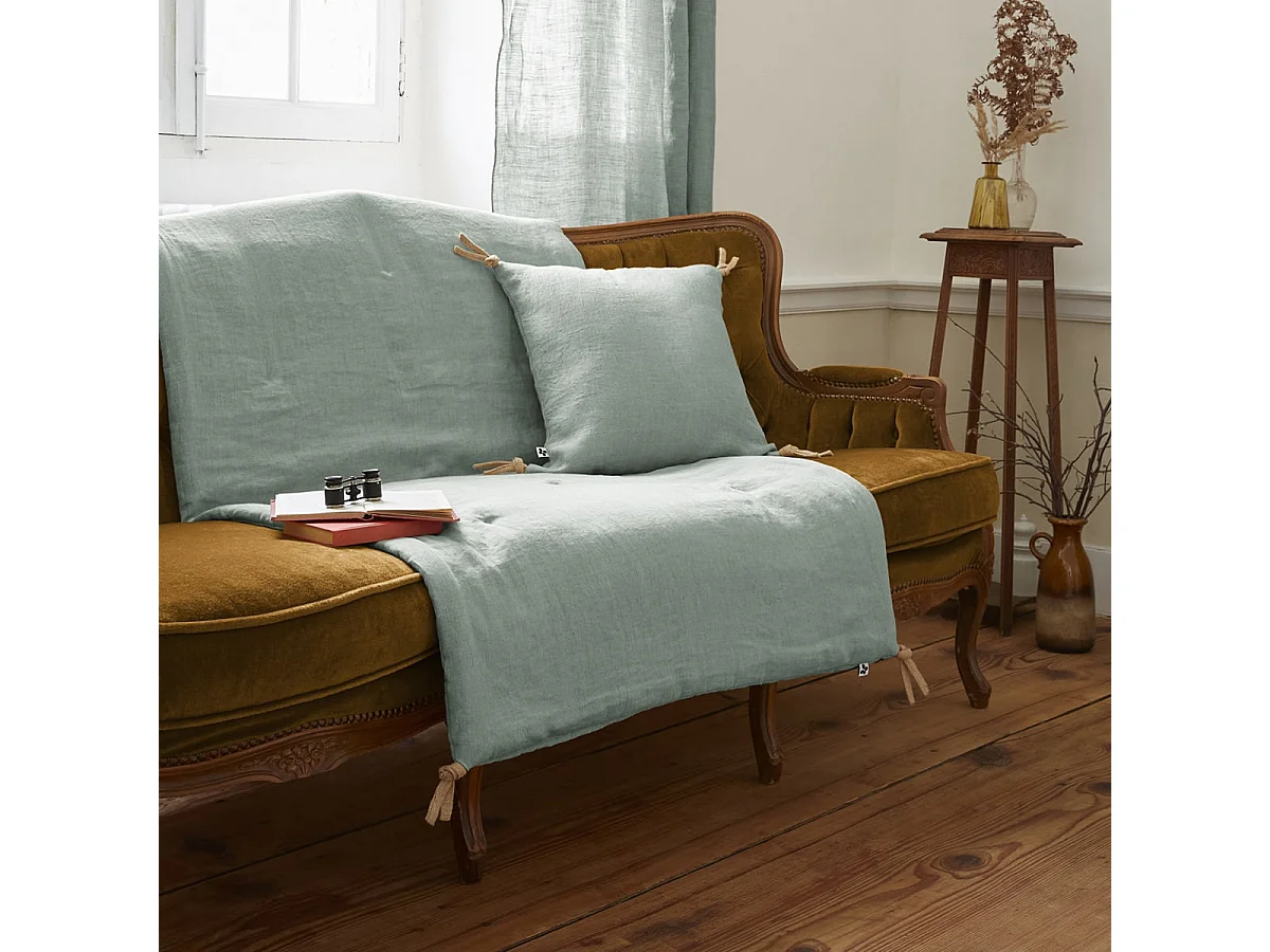 MARGAUX - Coussin Déhoussable 45x45cm avec Pompons Lin Lavé Coloris Eucalyptus