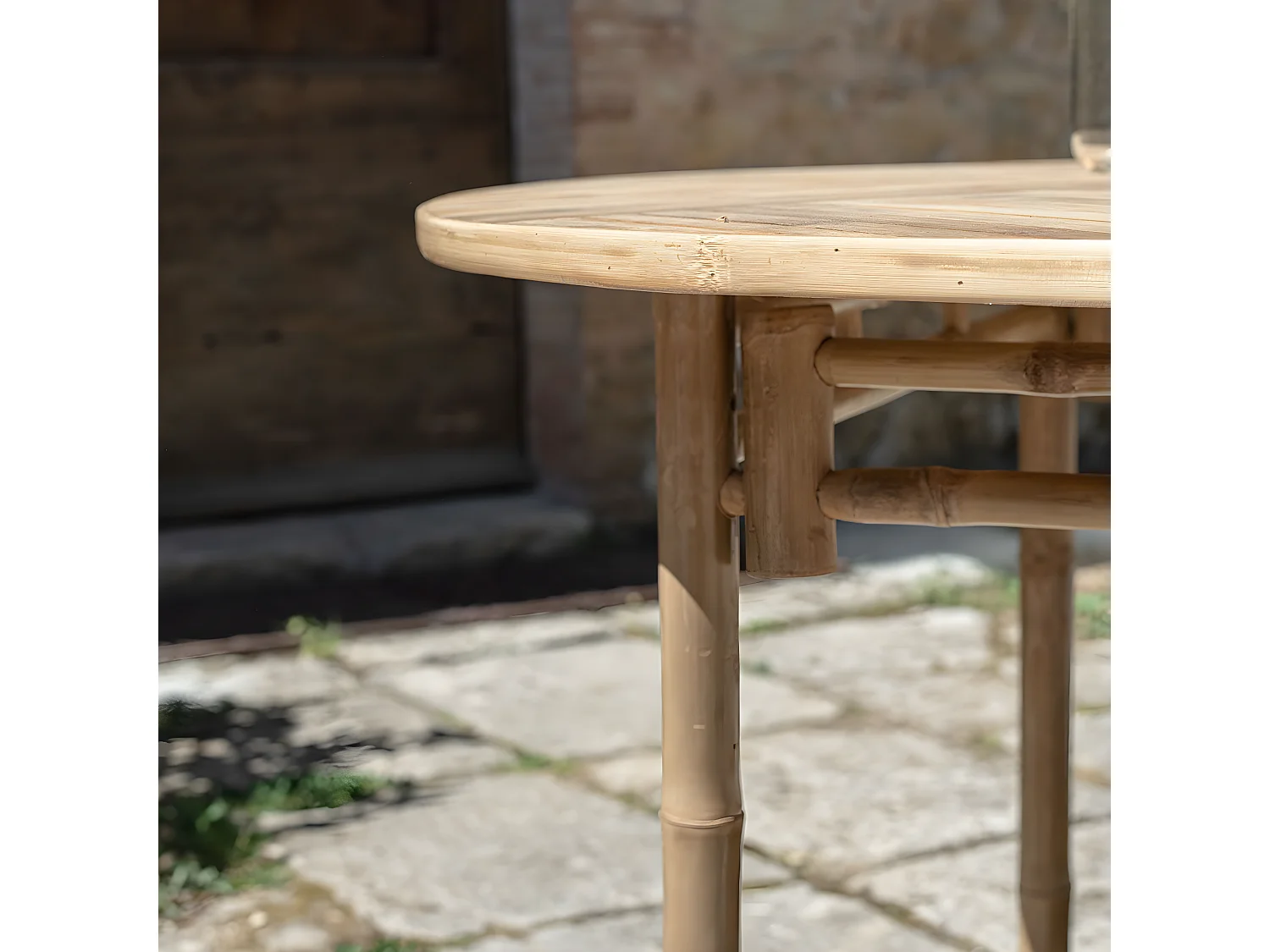 Mesa de jardín redonda de bambú