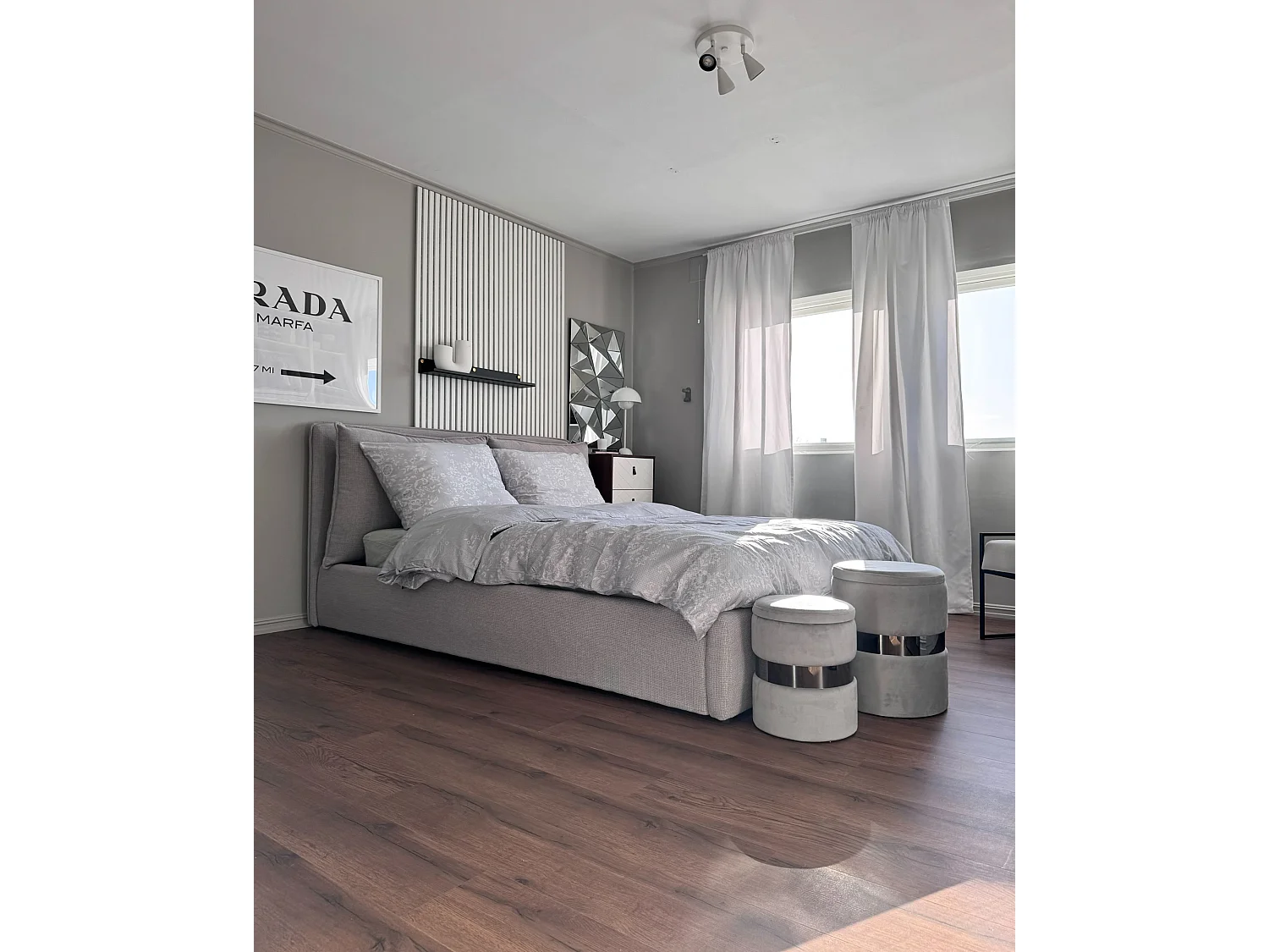 Lot de 2 poufs avec rangement DORIS Velours Gris clair 35/30 cm 35/30 cm 44/36 cm