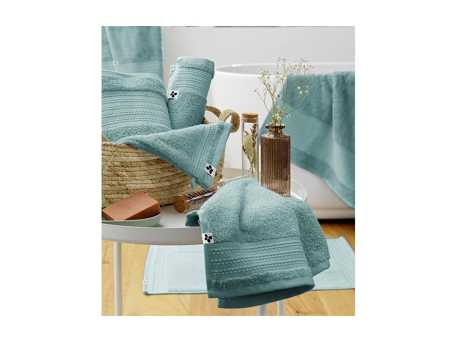 EMMA - Serviette de Douche 70x130cm en Coton Bio Coloris Bleu Glacier