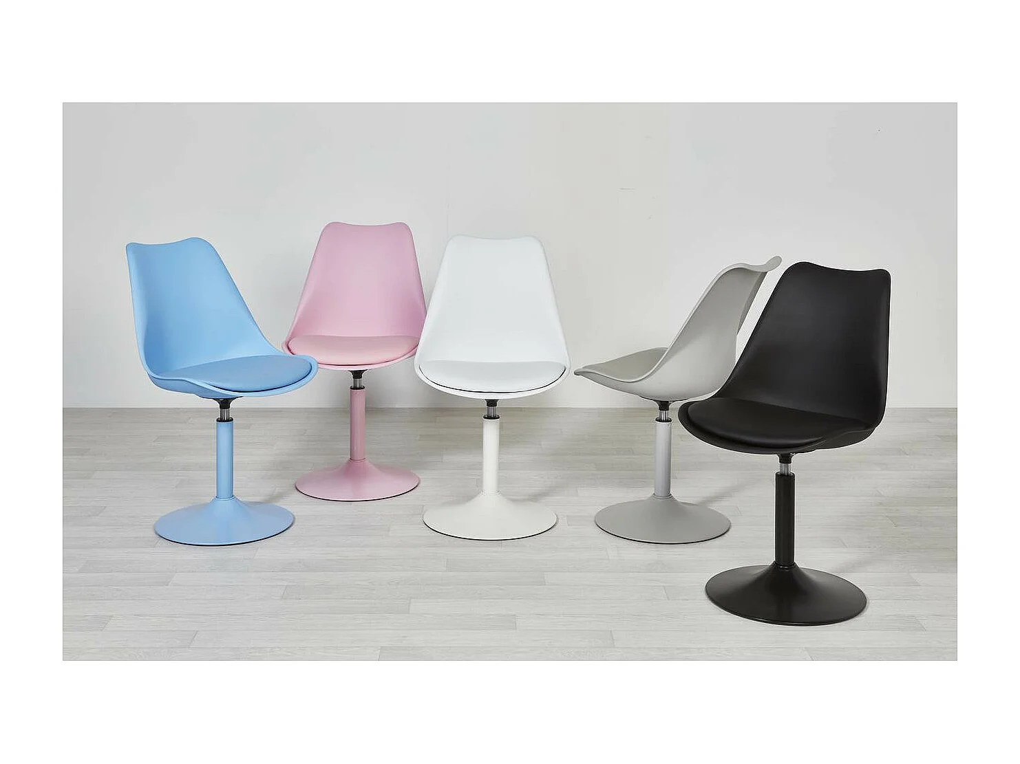 Blauwe draaistoel en Ivy metalen poten - Set van 2