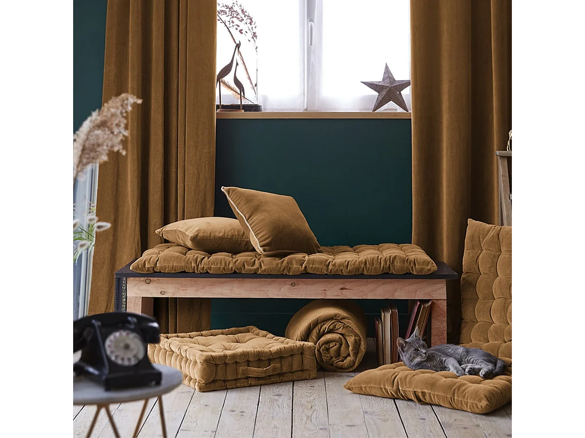 HARRIS - Coussin de Sol 50x50cm Velours de Coton Capitonné Coloris Camel