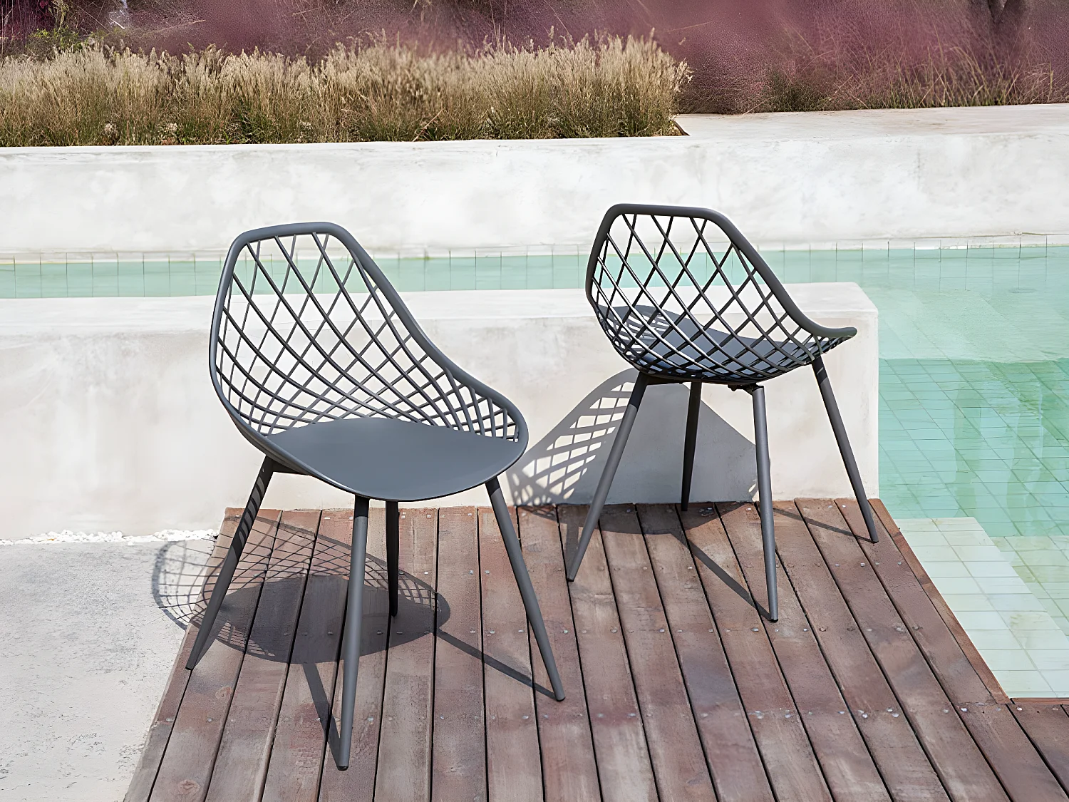 Lot de 2 chaises de jardin en polypropylène avec pieds en métal - Anthracite - MALAGA de MYLIA