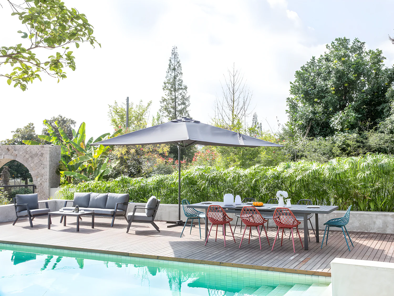 Lot de 2 chaises de jardin en polypropylène avec pieds en métal - Anthracite - MALAGA de MYLIA