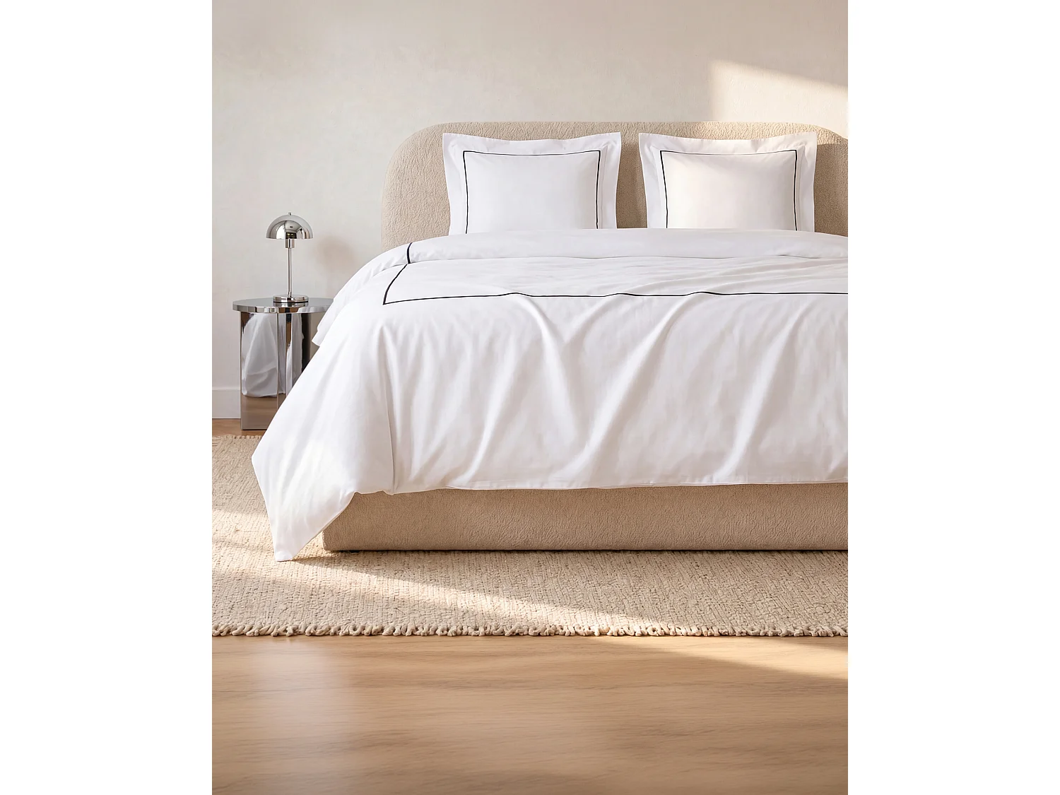 Parure de lit percale de coton 80 fils/cm² - Housse de couette 240 x 260 cm + 2 taies d'oreiller  - Blanc bourdon noir - CHARMY de PALACIO