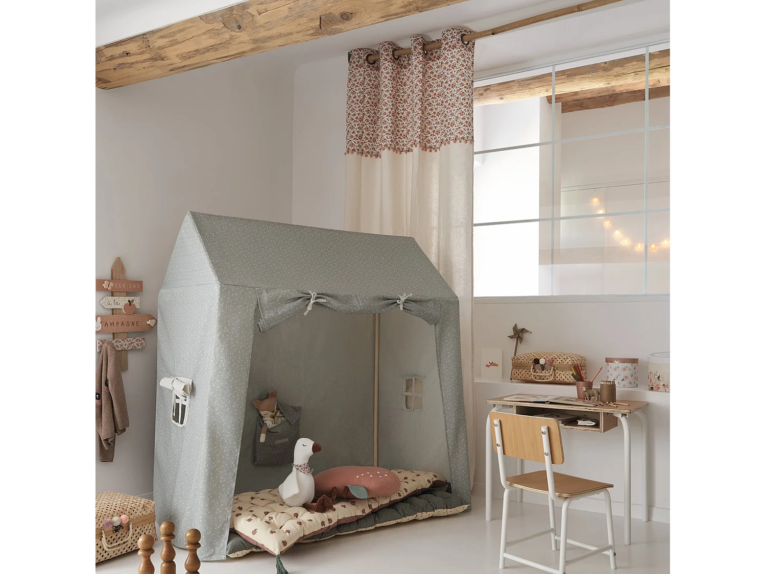 Cortina infantil con diseño floral 140 x 260 cm