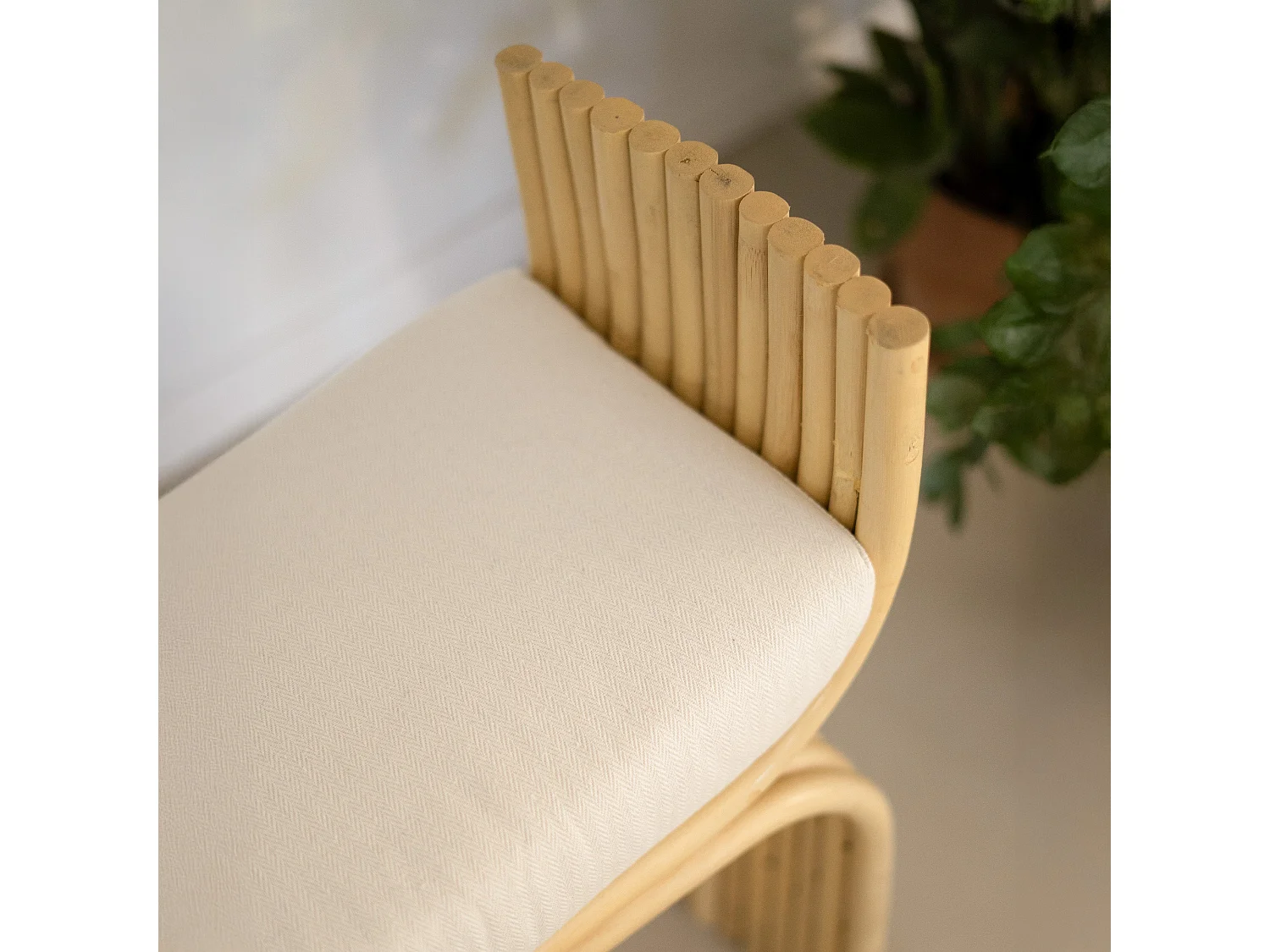 Tabouret en rotin et coussin blanc - Réane