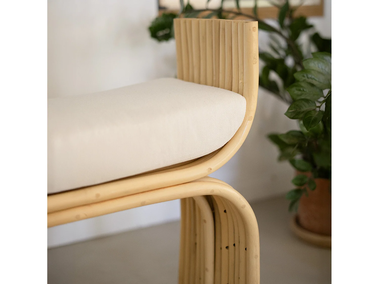 Tabouret en rotin et coussin blanc - Réane