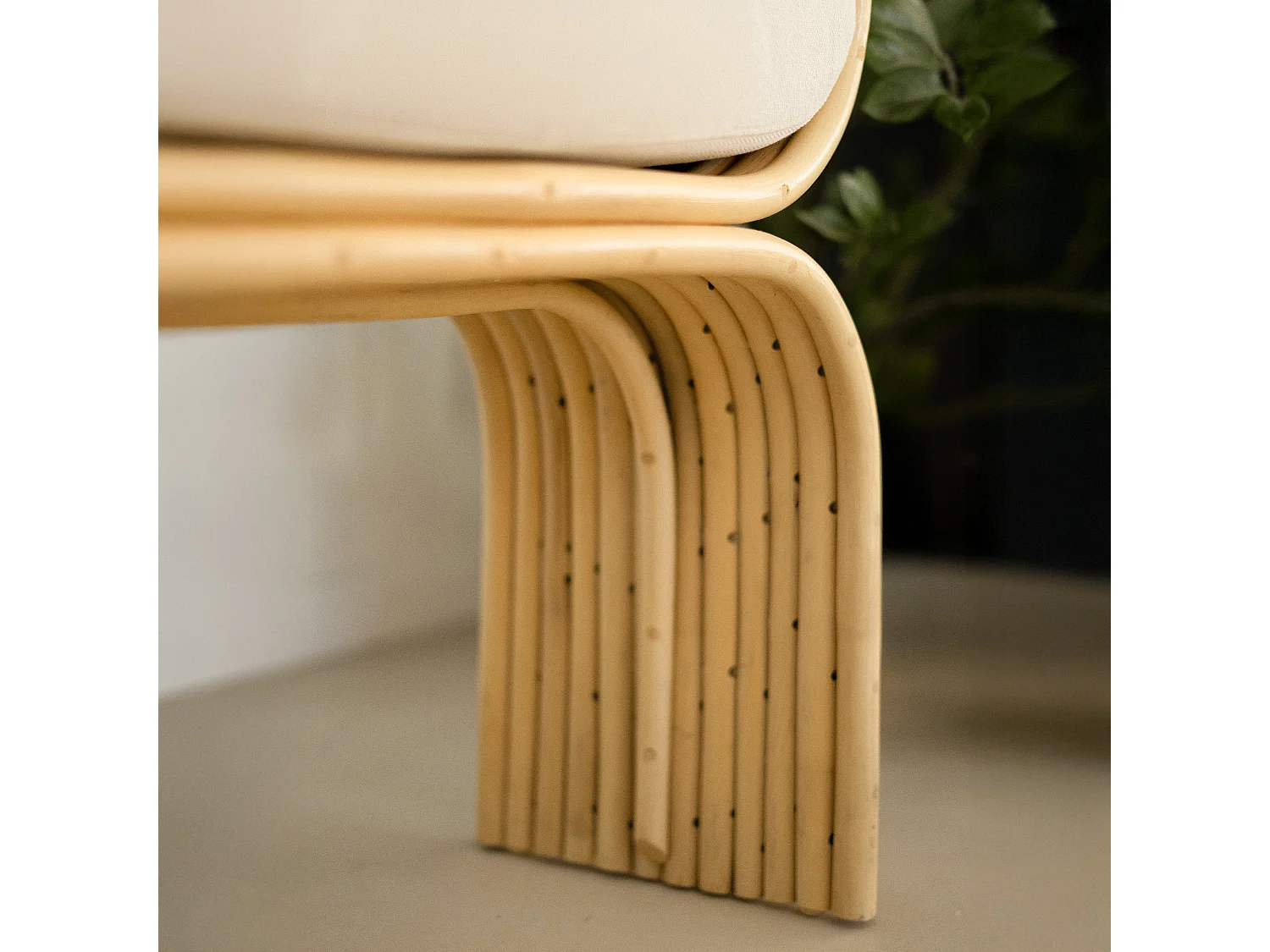 Tabouret en rotin et coussin blanc - Réane