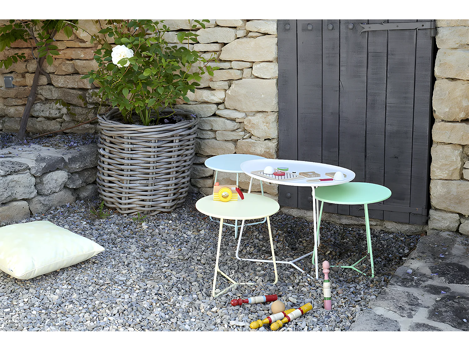 Mesa baja de exterior COCOTTE color STORM GREY