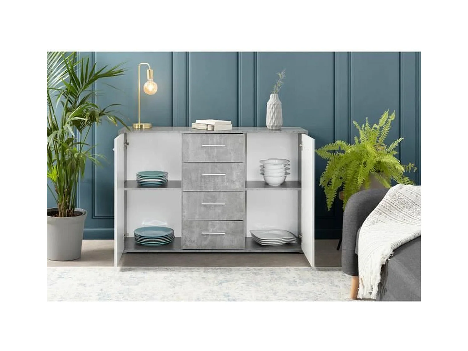 Niedriges Sideboard mit 2 Türen und 4 Schubladen – Weiß und heller Beton – 122,6 x 34,2 x 81,1 cm